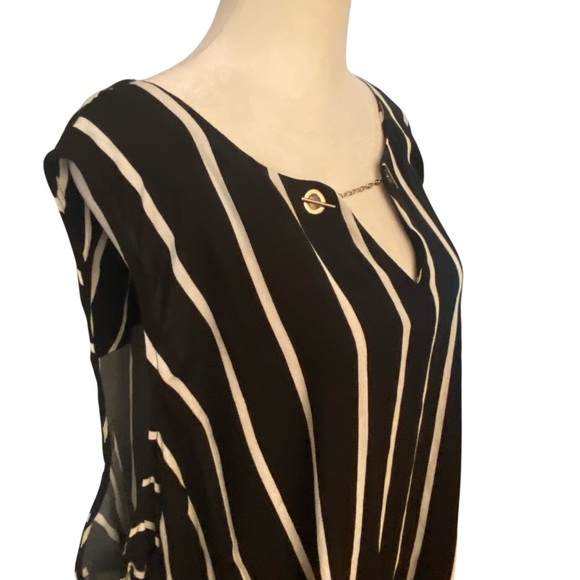 Torrid Women’s Striped Sleeveless Top Size 5X Chain Detail Black White Flowy - Picture 12 of 13